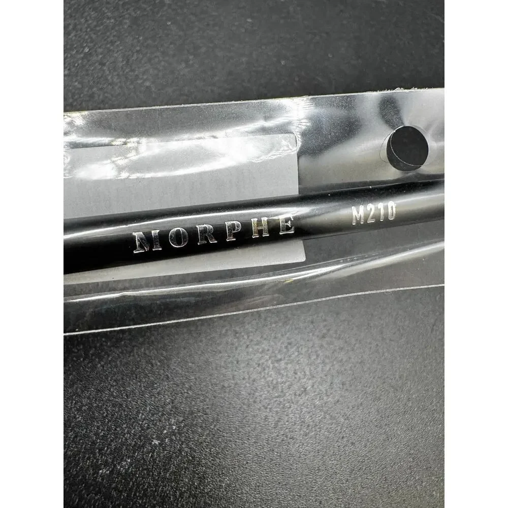 NWT M210 Morphe Small Chisel Fluff Eyeshadow Brush- new no box